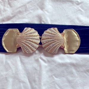 Lily Pulitzer gold, white and rhinestone seashell elastic belt with metal clasp